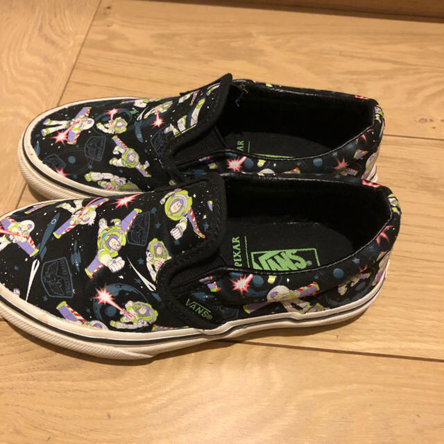 VANS(ヴァンズ)のバンズ　キッズスニーカー　スリッポン　ディズニー キッズ/ベビー/マタニティのキッズ靴/シューズ(15cm~)(スニーカー)の商品写真