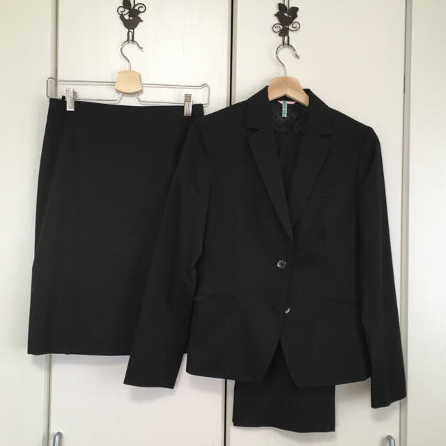 青山(アオヤマ)のリクルートスーツセット　黒　青山　11号 レディースのフォーマル/ドレス(スーツ)の商品写真