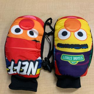 ネフ(Neff)の美品 neff セサミストリート ミトン グローブ スキー スノーボード (ウエア/装備)