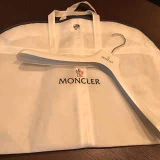 モンクレール(MONCLER)のモンクレール 純正ガーメントとハンガーのセット 非売品(押し入れ収納/ハンガー)