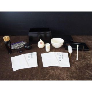 ◆黒漆塗　利休茶箱揃い◆　野点　茶道具　漆器　振出　茶杓　茶筅　茶巾　仕覆(漆芸)