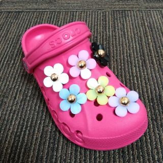 クロックス(crocs)のビックデイジー　色選択自由　2個　シューズクリップ　クロックス用チャーム(その他)