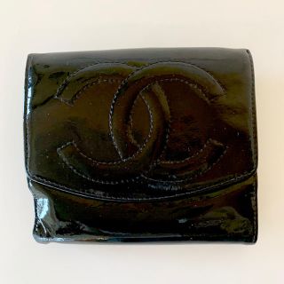 シャネル(CHANEL)のCHANEL エナメル 二つ折り財布 ブラック(財布)