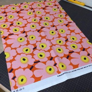 マリメッコ(marimekko)の【特価】マリメッコ 生地 はぎれ 70cm×50cm(生地/糸)