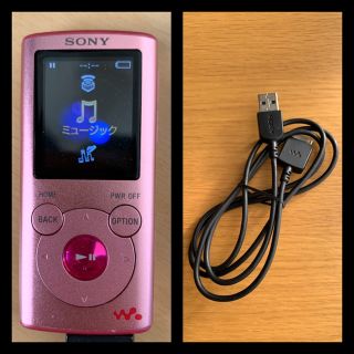 ウォークマン(WALKMAN)の SONY WALKMAN 本体と専用ケーブル(ポータブルプレーヤー)