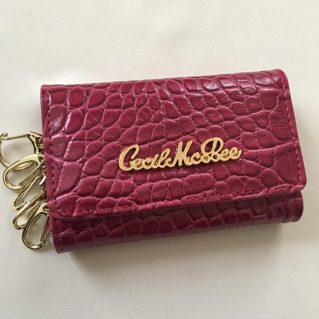 CECIL McBEE(セシルマクビー)の新品 セシルマクビー クロコ型 キーケース パープルピンク レディースのファッション小物(キーケース)の商品写真