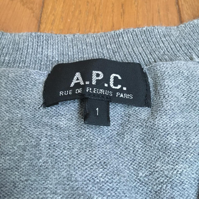 A.P.C(アーペーセー)の美品】APC グレー ニット メンズ セーター Vネック カシミヤ メンズのトップス(ニット/セーター)の商品写真