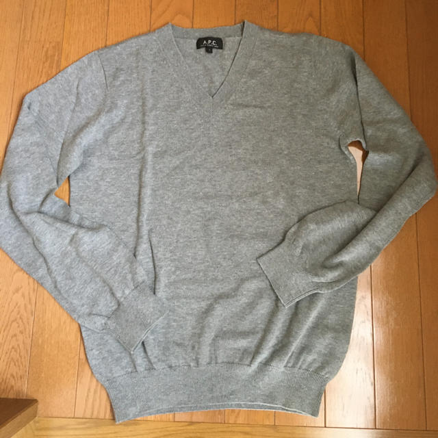 A.P.C(アーペーセー)の美品】APC グレー ニット メンズ セーター Vネック カシミヤ メンズのトップス(ニット/セーター)の商品写真