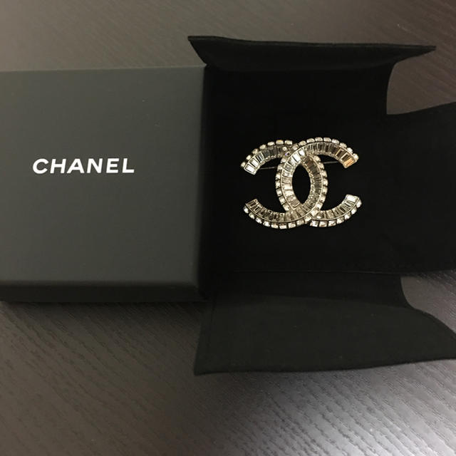 CHANEL(シャネル)のCHANEL ブローチ レディースのアクセサリー(ブローチ/コサージュ)の商品写真