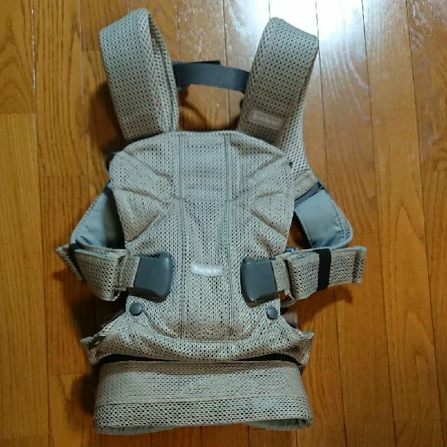 《美品・よだれカバー付き》BabyBjorn ワンカイエアー