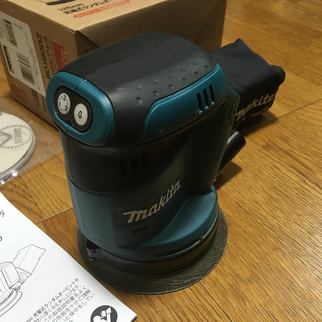 Makita(マキタ)のマキタ　18v ランダムオービット サンダー　充電式 スポーツ/アウトドアの自転車(工具/メンテナンス)の商品写真