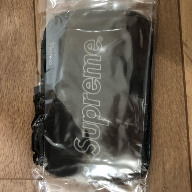 Supreme(シュプリーム)のsmall zip porch ハンドメイドのファッション小物(ポーチ)の商品写真