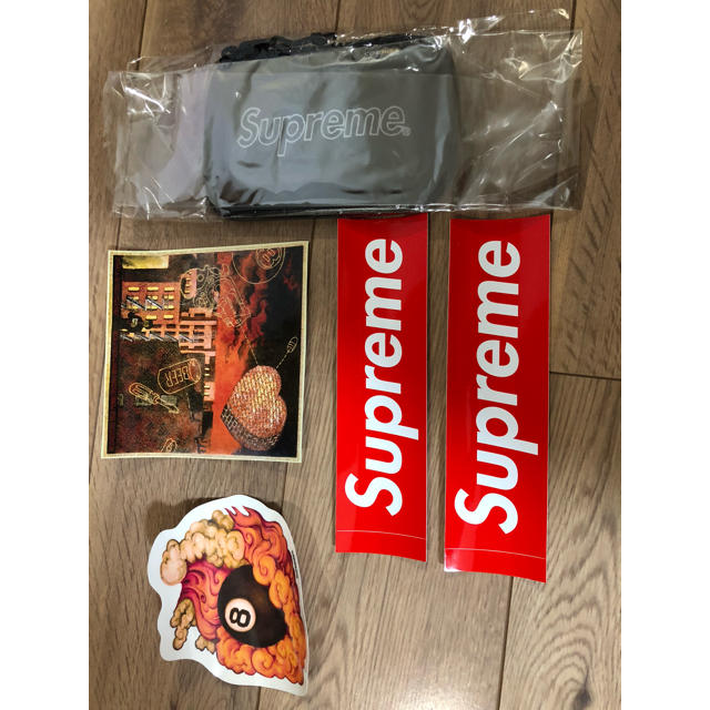 Supreme(シュプリーム)のsmall zip porch ハンドメイドのファッション小物(ポーチ)の商品写真