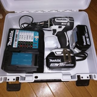 マキタ(Makita)の最終値下げ！Makita インパクトドライバー 18V(工具)