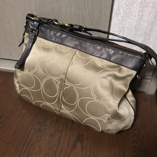 コーチ(COACH)のベージュ　サテン系　2way ショルダー  バック　COACH(ショルダーバッグ)