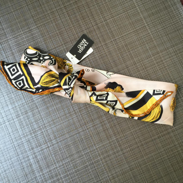 Gianni Versace - 送込み新品 ヴェルサーチスカーフベルトの通販 by