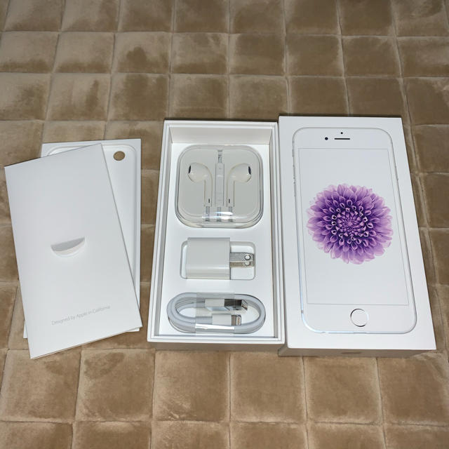 iPhone(アイフォーン)のiPhone6 充電器　イヤホン スマホ/家電/カメラのスマートフォン/携帯電話(バッテリー/充電器)の商品写真