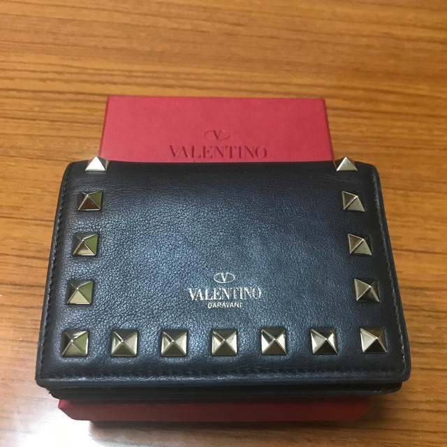 VALENTINO(ヴァレンティノ)のVALENTINO ミニ財布　 レディースのファッション小物(財布)の商品写真