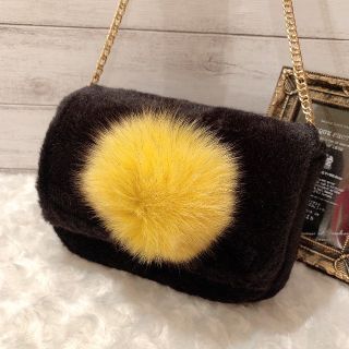 ファー ショルダーバッグ クラッチバッグ  2way bag  ポンポン バッグ(ショルダーバッグ)