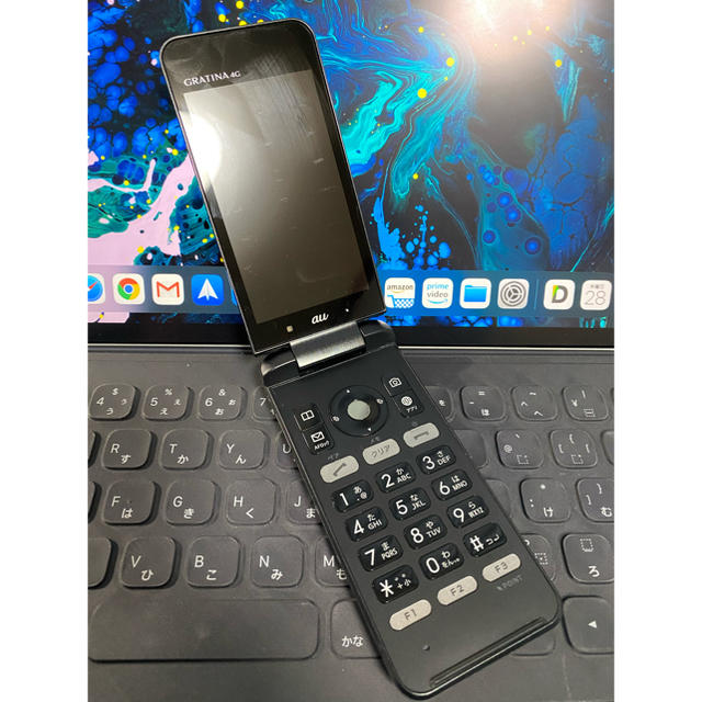 au(エーユー)のau GRATINA 4G Black スマホ/家電/カメラのスマートフォン/携帯電話(携帯電話本体)の商品写真