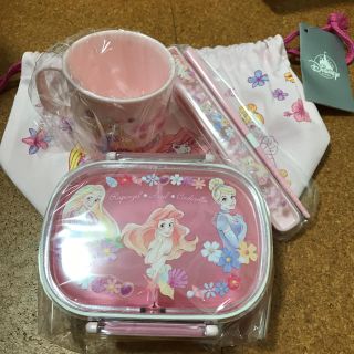 Disney セール 新品 ディズニーストア プリンセス ランチボックスセットの通販 ラクマ