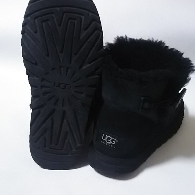 UGG(アグ)の
名作王道!アグUGG高級ベイリーボタンスノーブーツ黒!入手困難22cm!


 レディースの靴/シューズ(ブーツ)の商品写真