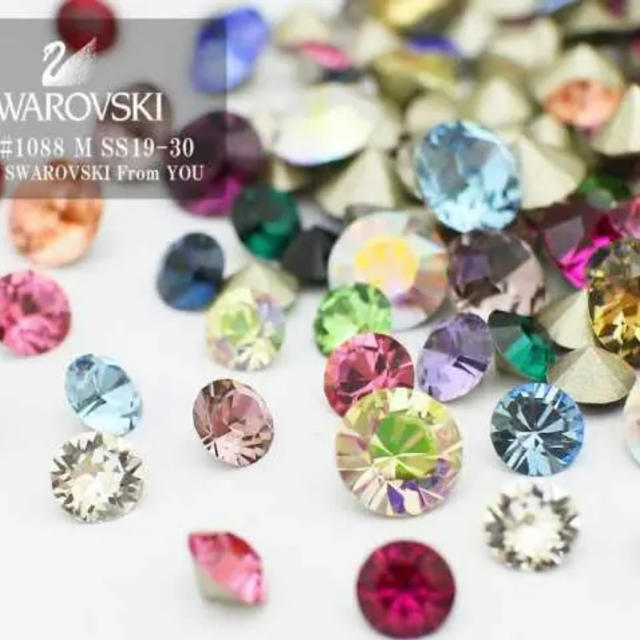 SWAROVSKI(スワロフスキー)のスワロフスキー  Ｖカット   コスメ/美容のネイル(デコパーツ)の商品写真