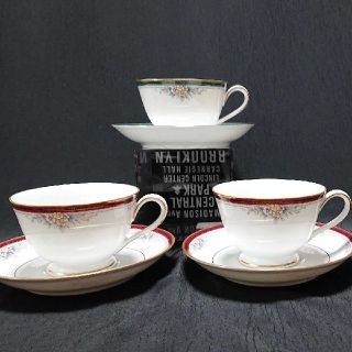 ノリタケ(Noritake)のノリタケ  ビラ・ヘブン  赤 ２客、緑  １客です。(食器)