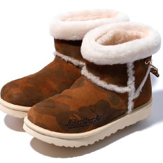 アベイシングエイプ(A BATHING APE)のBAPE X UGG CLASSIC MINI (ブーツ)