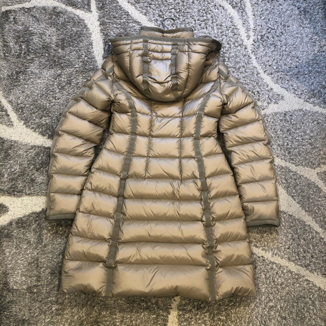 MONCLER(モンクレール)のモンクレール HERMINE エルミンヌ ほぼ未使用 レディースのジャケット/アウター(ダウンコート)の商品写真