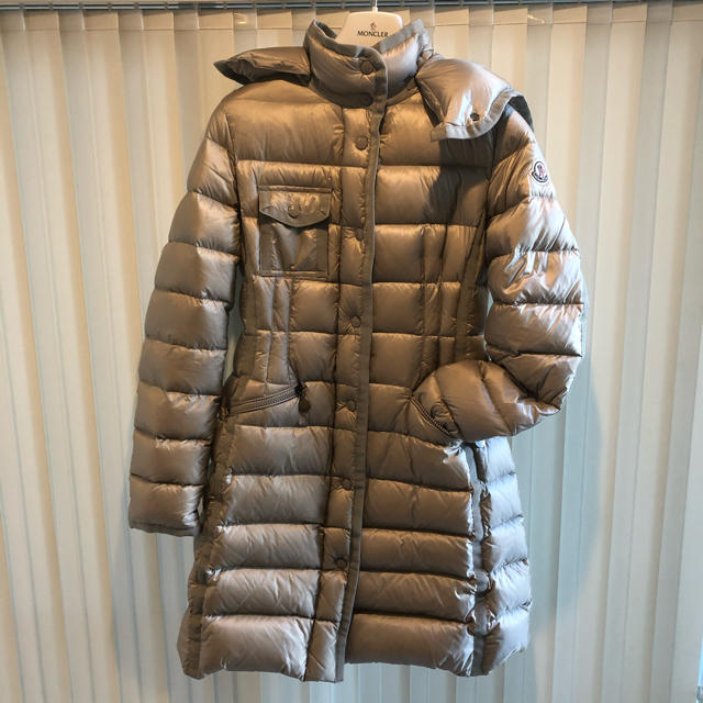 MONCLER(モンクレール)のモンクレール HERMINE エルミンヌ ほぼ未使用 レディースのジャケット/アウター(ダウンコート)の商品写真