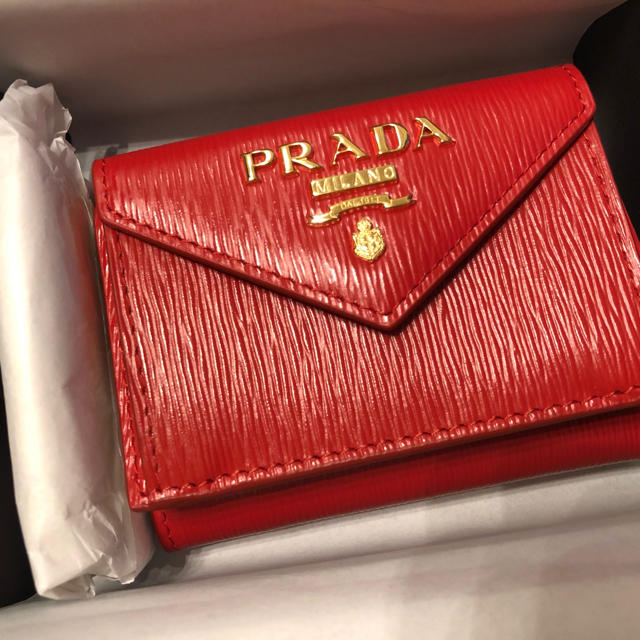 【新品】PRADA プラダ 三つ折り財布(赤)