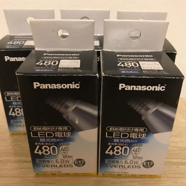 Panasonic(パナソニック)の専用！！！パナソニック LED電球 5個セット 斜め取り付け インテリア/住まい/日用品のライト/照明/LED(蛍光灯/電球)の商品写真