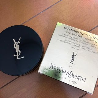 イヴサンローランボーテ(Yves Saint Laurent Beaute)のイヴ・サンローラン　アンクルドポーコンパクト(ファンデーション)