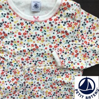 プチバトー(PETIT BATEAU)の【新品】プチバトー  4ans プリント長袖パジャマ 花柄(パジャマ)