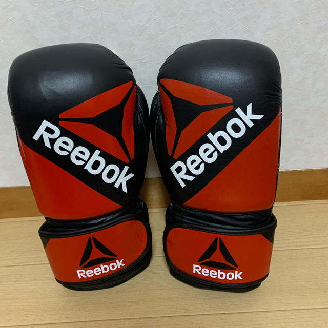 Reebok(リーボック)のReebok ボクシンググローブ　10oz スポーツ/アウトドアのトレーニング/エクササイズ(トレーニング用品)の商品写真