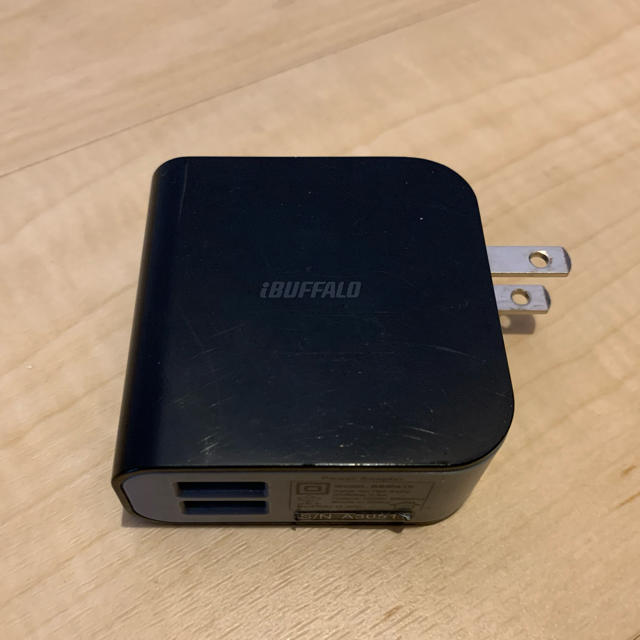 Buffalo(バッファロー)のバッファローUSB充電器 スマホ/家電/カメラのスマートフォン/携帯電話(バッテリー/充電器)の商品写真