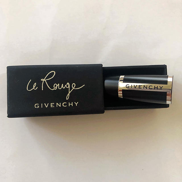 GIVENCHY(ジバンシィ)の【新品未使用品】ルージュジバンシイ ローズドレス　202 ミニサイズ コスメ/美容のベースメイク/化粧品(口紅)の商品写真