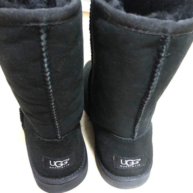 UGG(アグ)の新品UGGクラッシックclassicShortムートンブーツブラックUS9 メンズの靴/シューズ(ブーツ)の商品写真