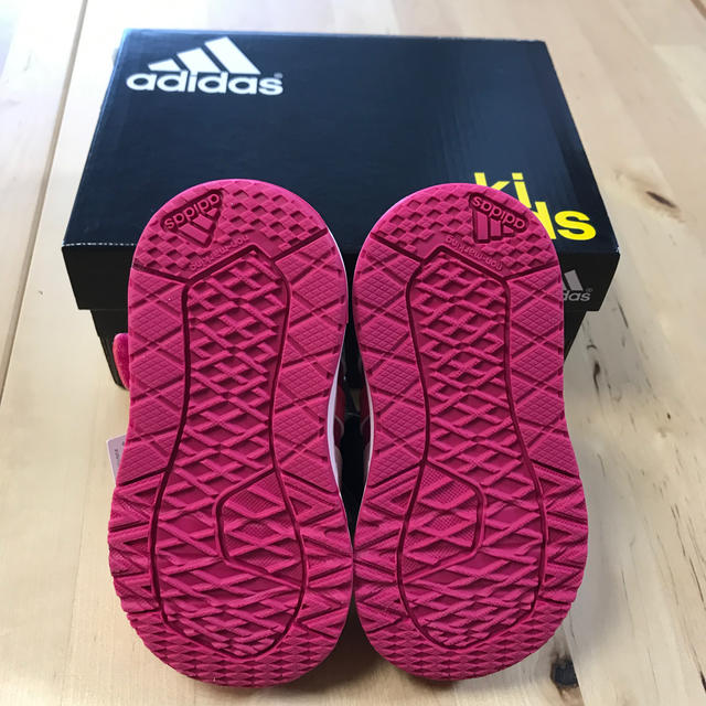 adidas(アディダス)のadidas キッズスニーカー キッズ/ベビー/マタニティのベビー靴/シューズ(~14cm)(スニーカー)の商品写真