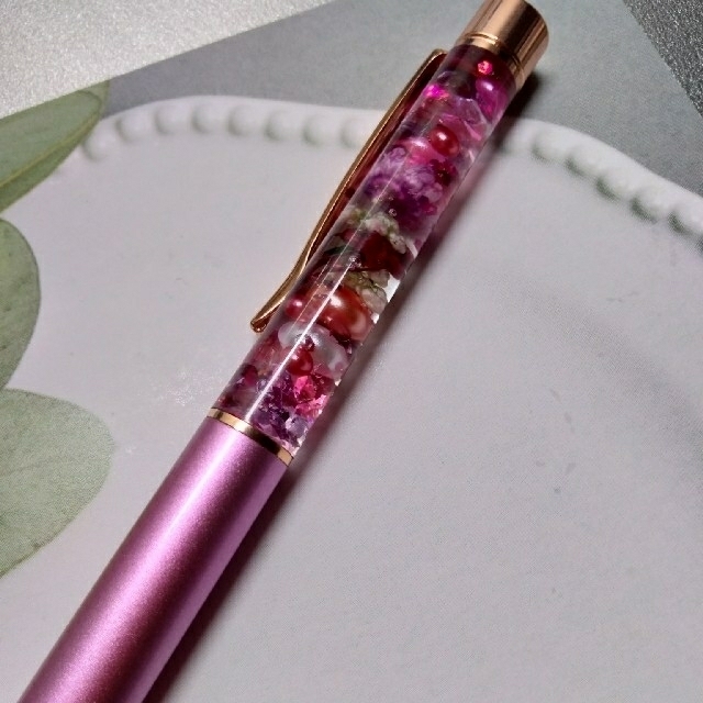 【SALE】ハーバリウム　ボールペン＆ペンダントセット　ピンク紫 ハンドメイドのアクセサリー(ネックレス)の商品写真