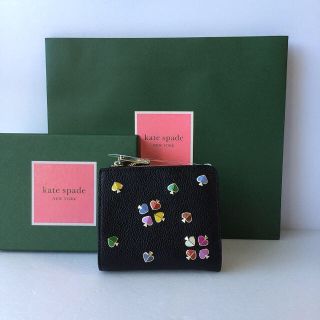 ケイトスペードニューヨーク(kate spade new york)の新品今季★ケイトスペード★マルゴーエナメルスペードスモールバイフォールド折り財布(財布)