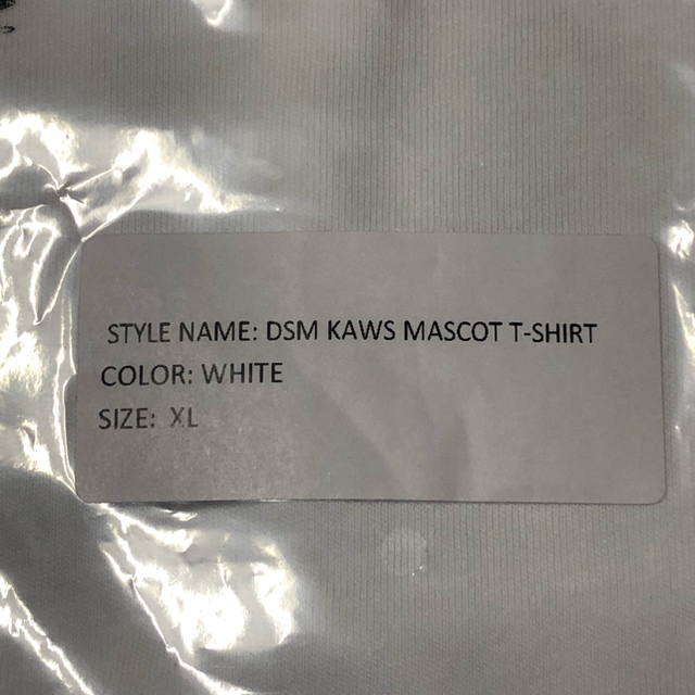 COMME des GARCONS(コムデギャルソン)のXL DSM MONOCHROMARKET KAWS MASCOT TEE メンズのトップス(Tシャツ/カットソー(半袖/袖なし))の商品写真