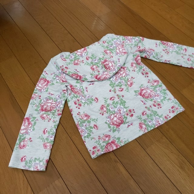 しまむら(シマムラ)のパーカー　トレーナー　120㎝ キッズ/ベビー/マタニティのキッズ服女の子用(90cm~)(Tシャツ/カットソー)の商品写真