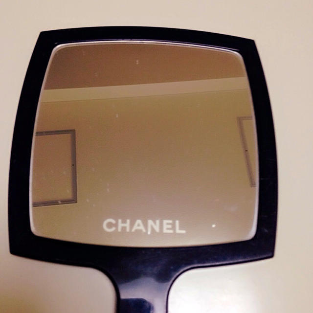 CHANEL(シャネル)のシャネル手鏡 インテリア/住まい/日用品のインテリア小物(卓上ミラー)の商品写真