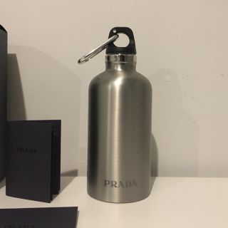 得価国産 PRADA - PRADAステンレスボトルの通販 by えあぷれいん's