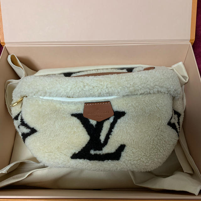 louis vuitton bumbag ジャイアントモノグラム M55425 レディースのバッグ(ショルダーバッグ)の商品写真