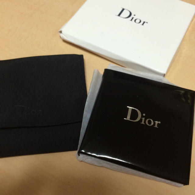 Dior - 非売品Diorノベルティ。携帯ミラーの通販 by kiiko's shop｜ディオールならラクマ