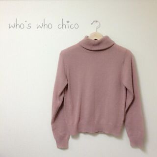 フーズフーチコ(who's who Chico)のタートルニットピンク(ニット/セーター)