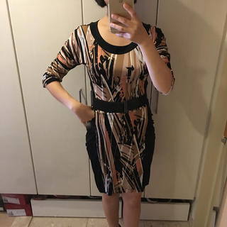 ビーシービージーマックスアズリア(BCBGMAXAZRIA)のBCBG ワンピース(ひざ丈ワンピース)